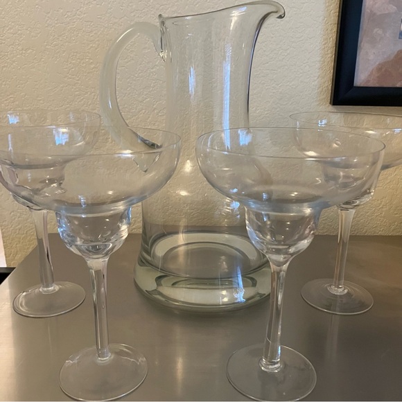 CRATE AND BARREL Clear Glass Margarita Pitcher and Set of 4 Glasses